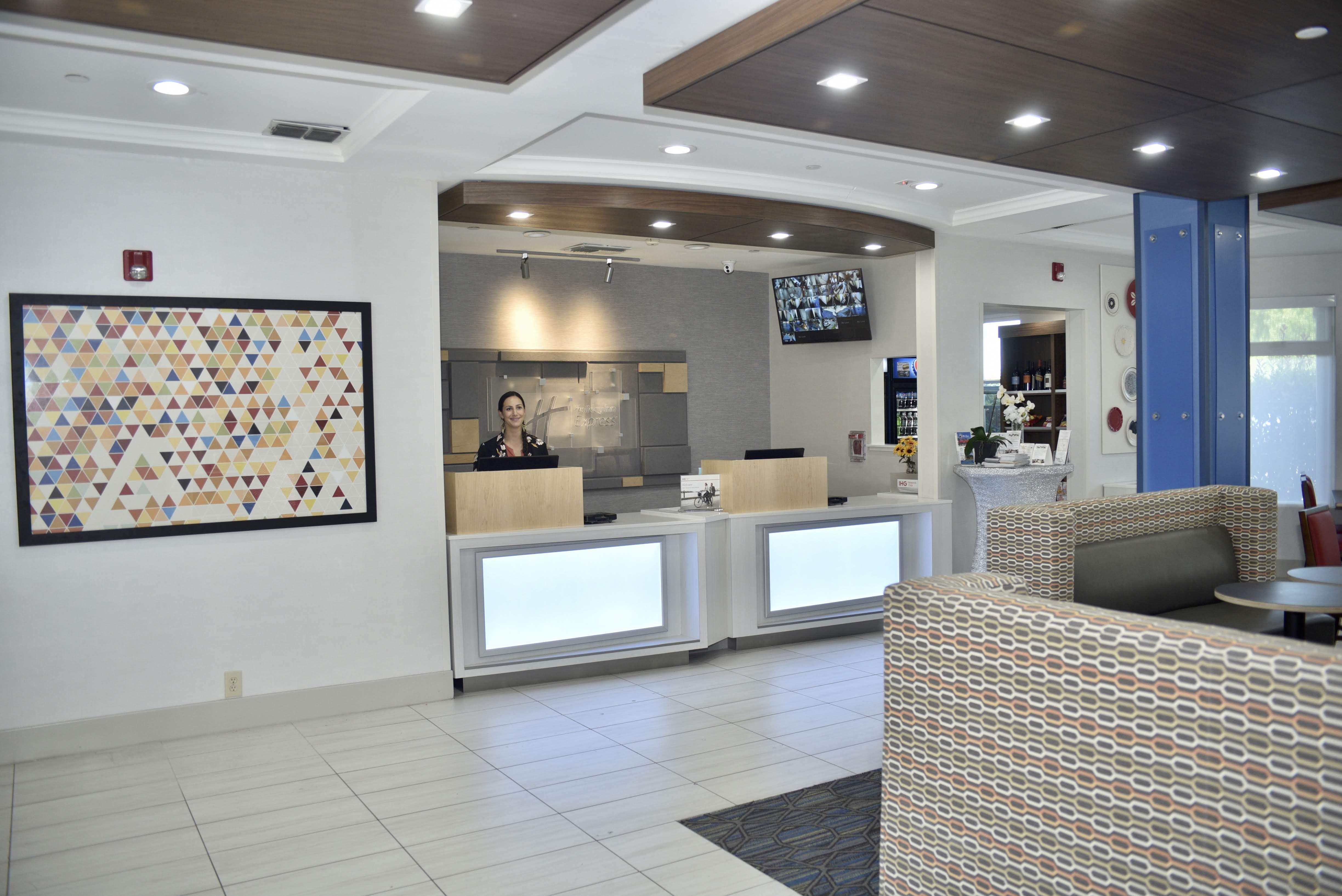 Holiday Inn Express Windsor Sonoma Wine Country By Ihg Exterior photo