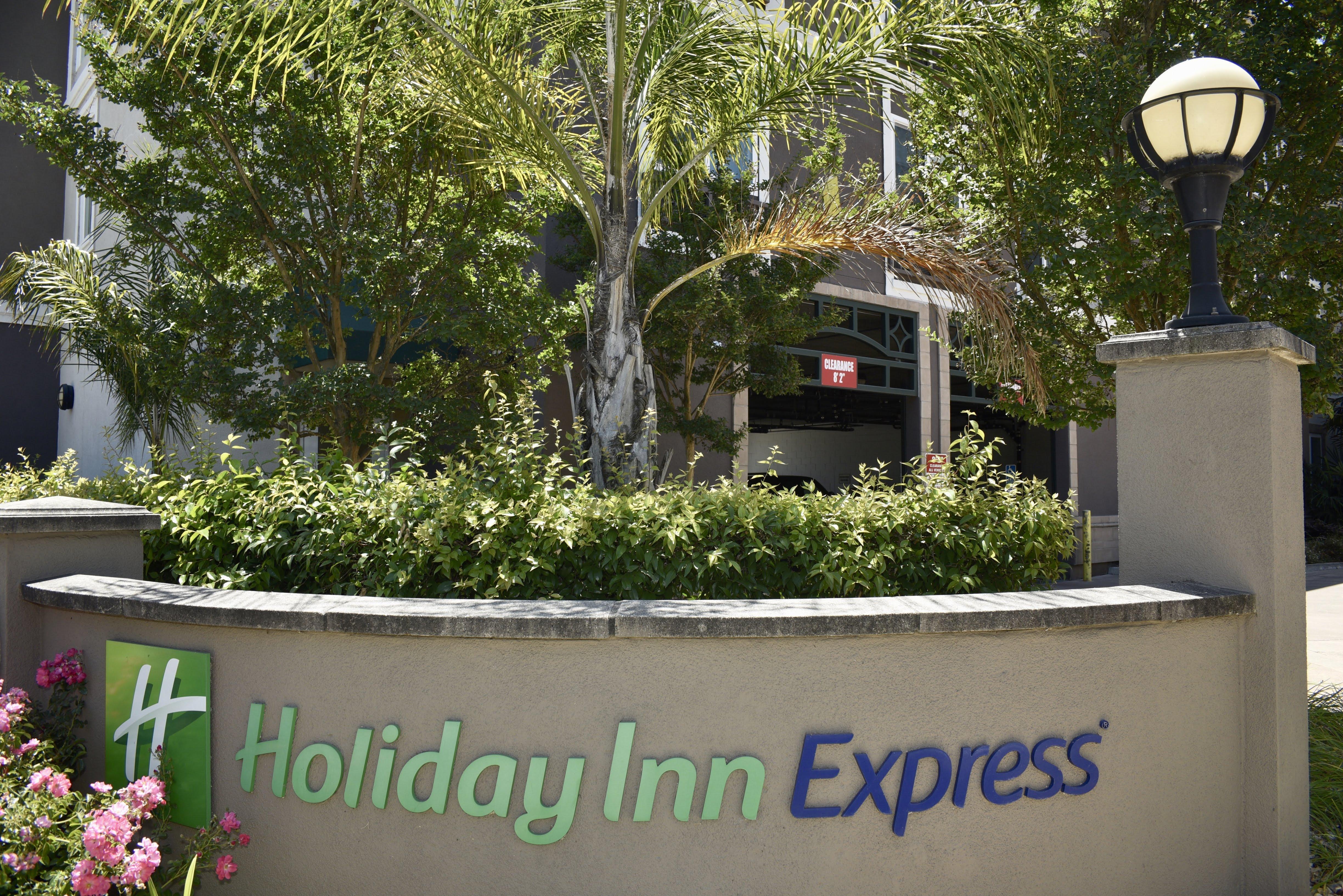 Holiday Inn Express Windsor Sonoma Wine Country, An Ihg Hotel Exterior photo