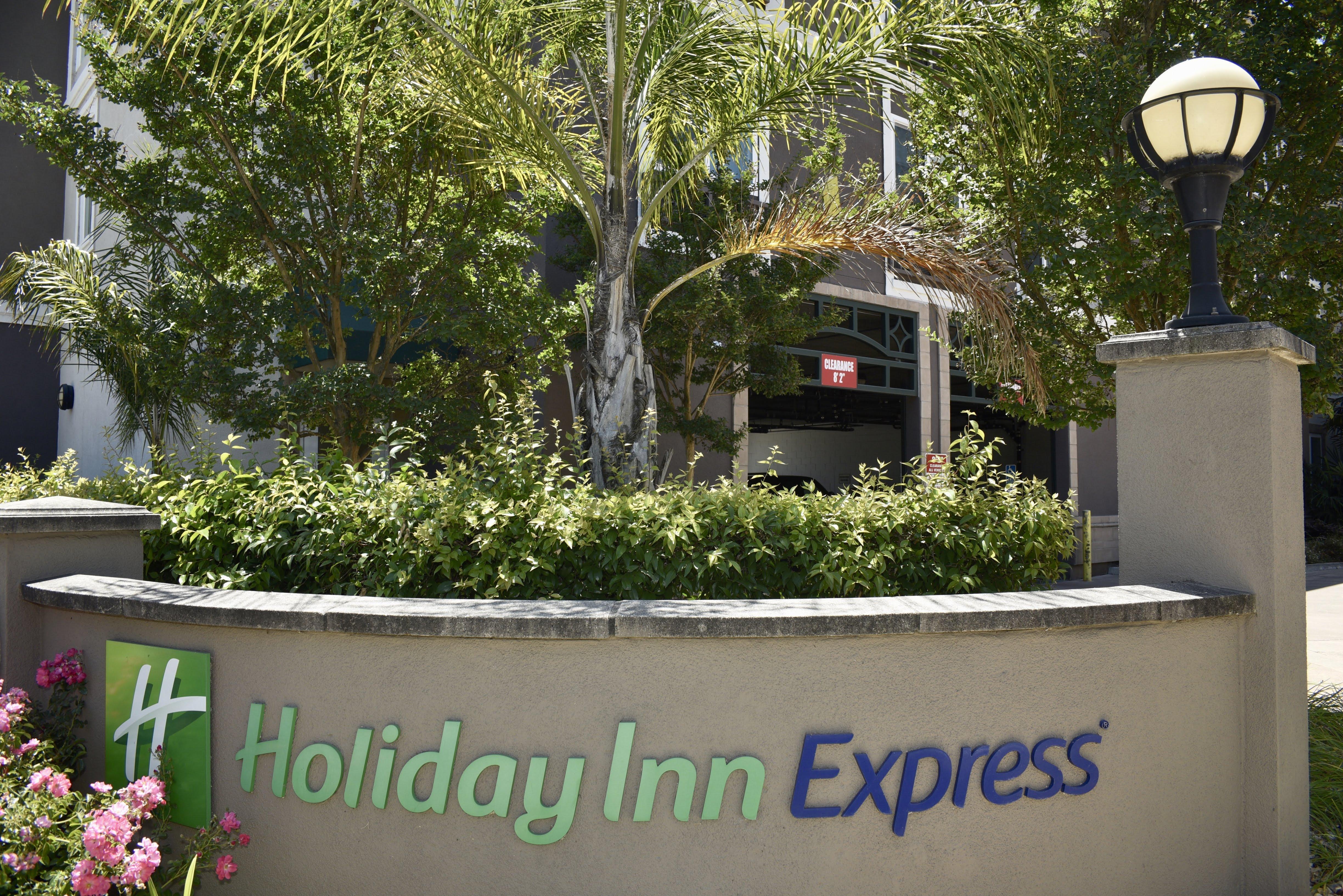 Holiday Inn Express Windsor Sonoma Wine Country By Ihg Exterior photo