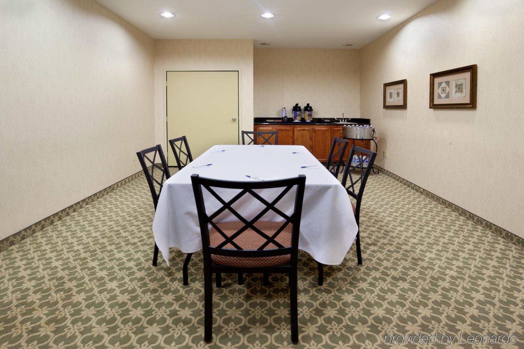 Holiday Inn Express Windsor Sonoma Wine Country By Ihg Restaurant photo