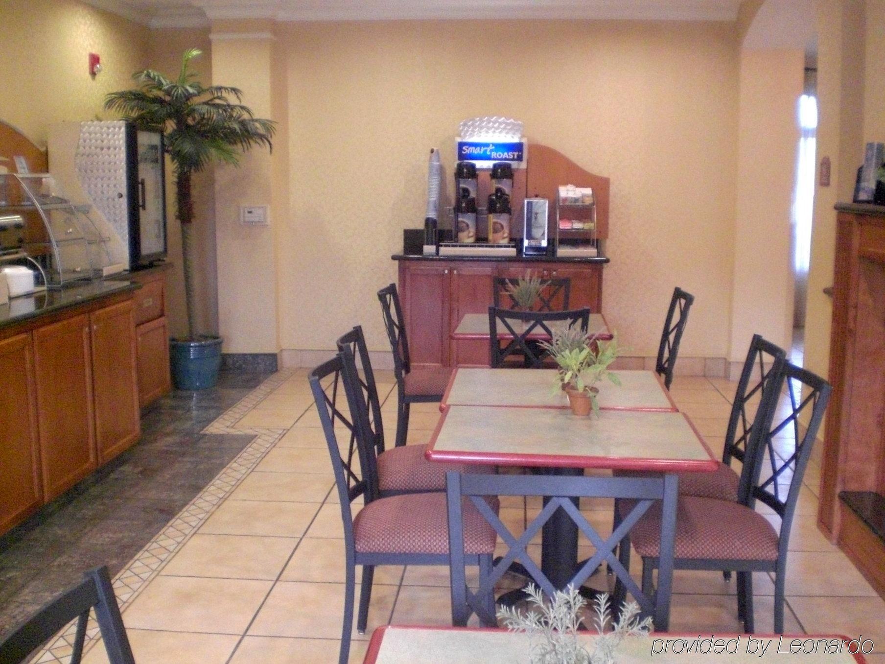 Holiday Inn Express Windsor Sonoma Wine Country By Ihg Restaurant photo