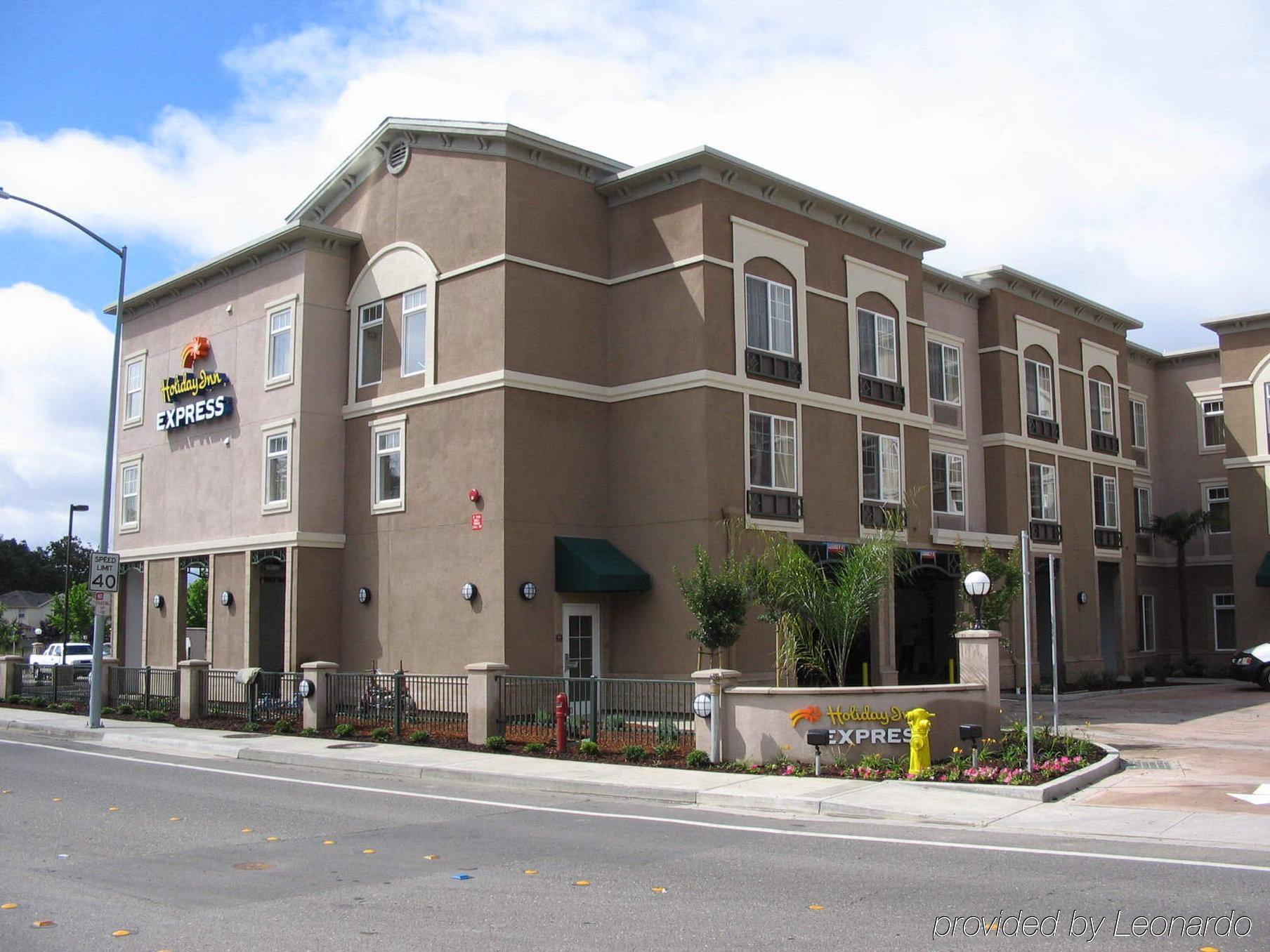Holiday Inn Express Windsor Sonoma Wine Country By Ihg Exterior photo