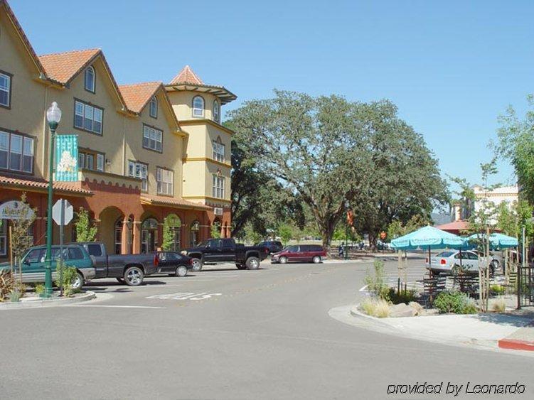 Holiday Inn Express Windsor Sonoma Wine Country By Ihg Exterior photo