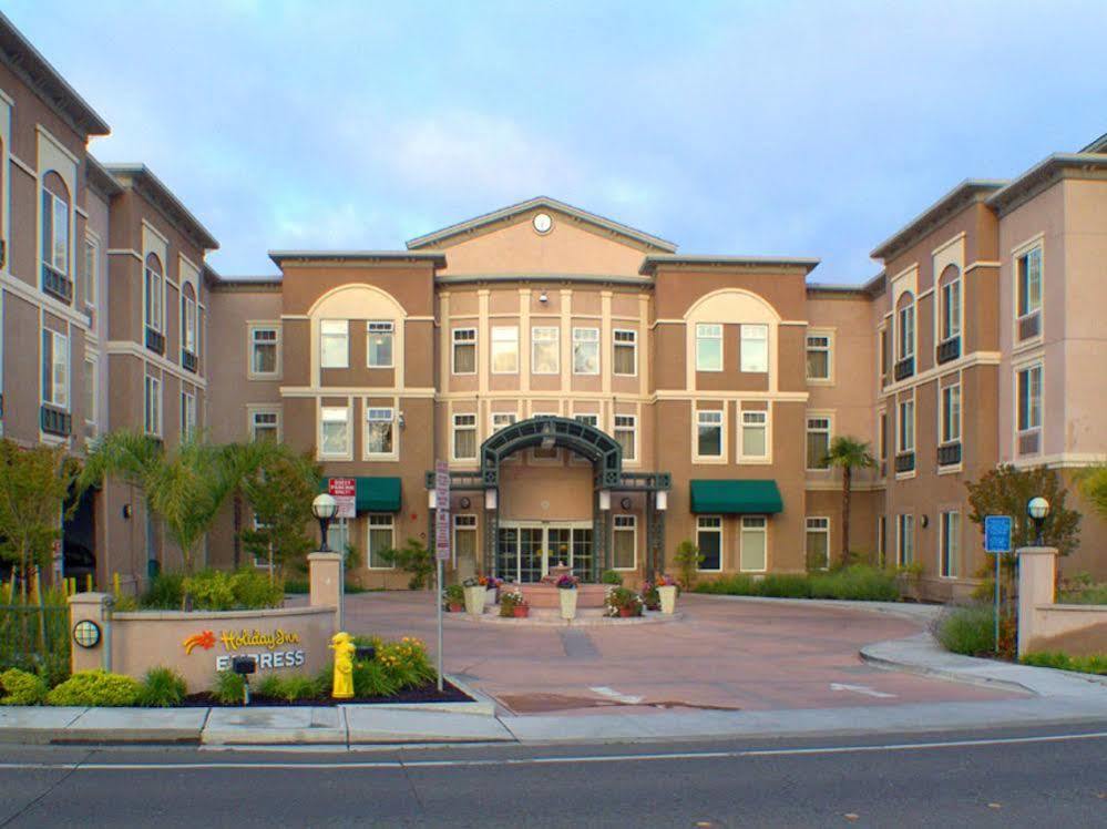 Holiday Inn Express Windsor Sonoma Wine Country, An Ihg Hotel Exterior photo