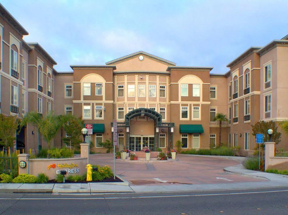 Holiday Inn Express Windsor Sonoma Wine Country By Ihg Exterior photo